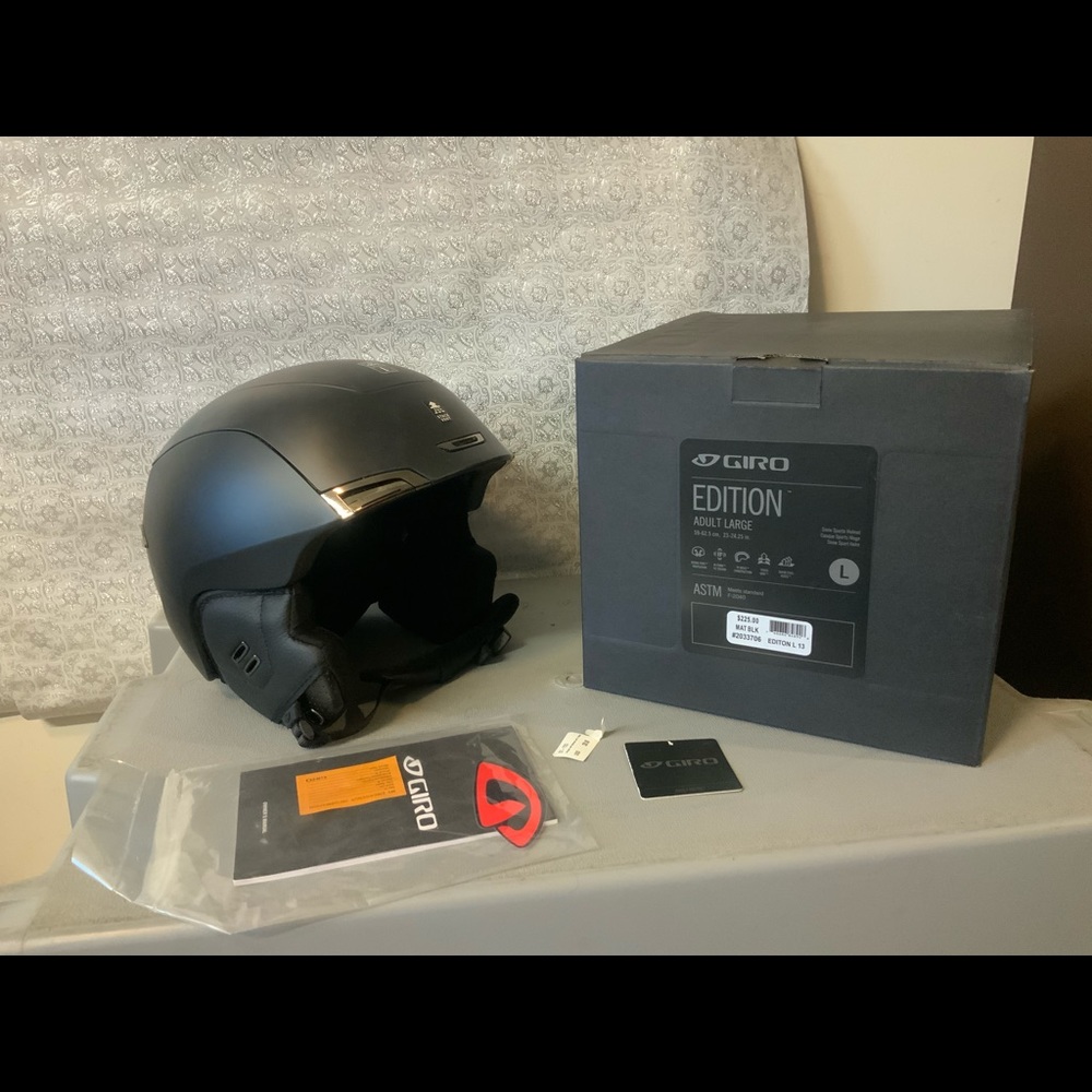 Mens Giro Snowboard Ski Helmet